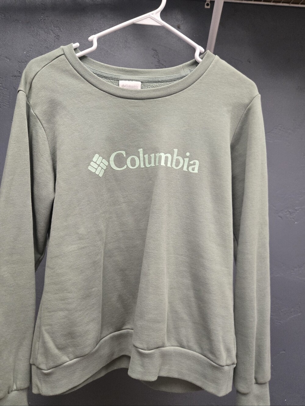 Columbia Women's Crewneck Sweatshirt in Sage Green
